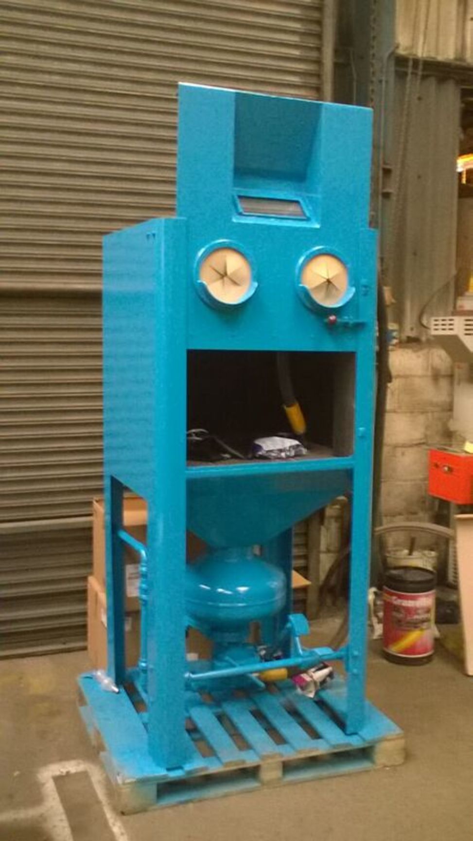 Tilghman Pressure Fed Hand Blast Cabinet